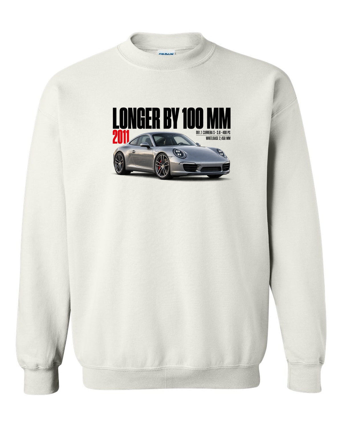 Editorial headline print of a Porsche 911 Carrera S 991.1 with longer-by-100-mm caption white crewneck front view with the design