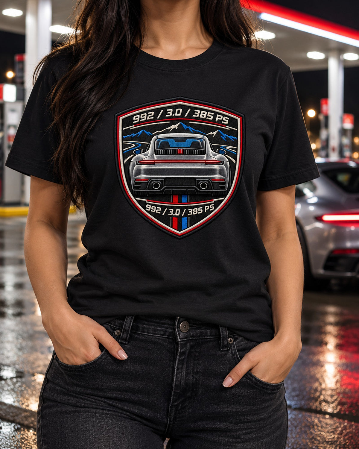 Porsche 992 Light Bar Round Crest Shirt, 385 PS Carrera T-Shirt Black worn hero