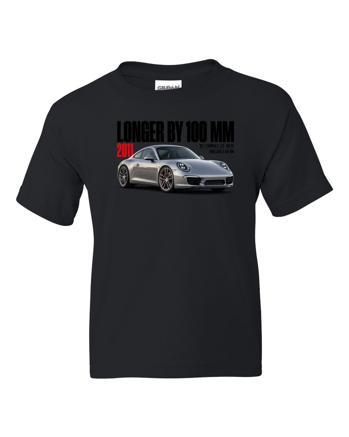 Editorial headline print of a Porsche 911 Carrera S 991.1 with longer-by-100-mm caption black kids tee front view with the design