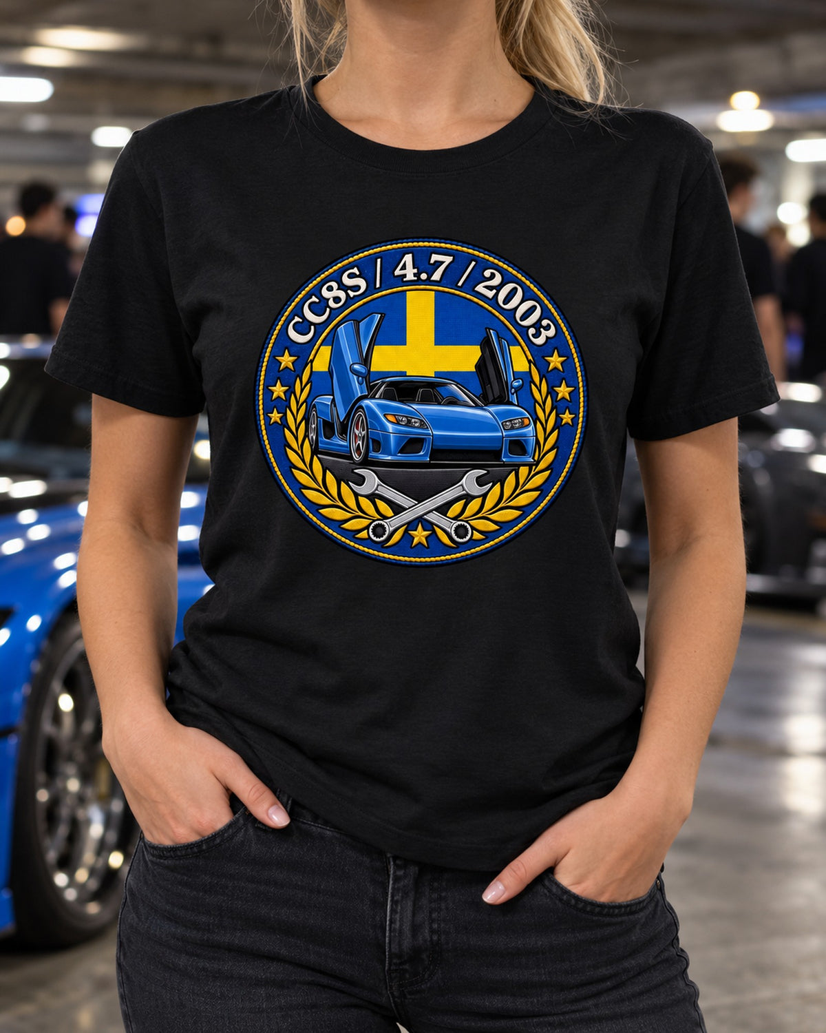 Koenigsegg CC8S Garage Crest Tee, 4.7 Litre Supercharged T-Shirt Black worn hero