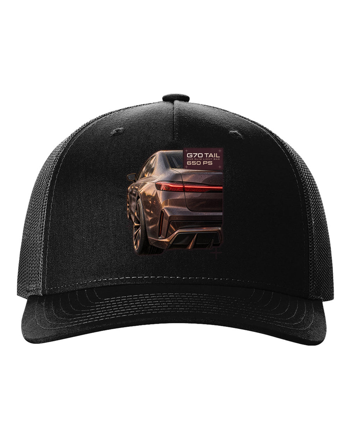 Macro print of the slim taillight bar on a BMW i7 M70 xDrive G70 black hat front view with the design