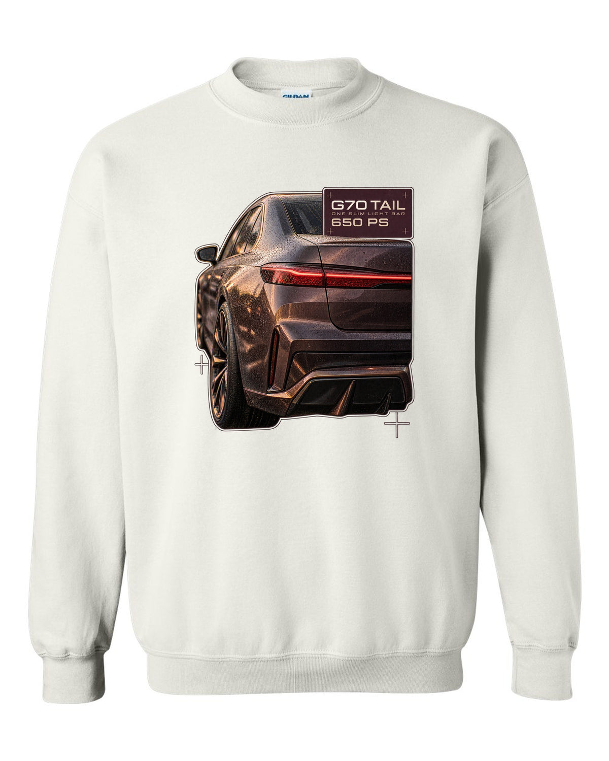 Macro print of the slim taillight bar on a BMW i7 M70 xDrive G70 white crewneck front view with the design