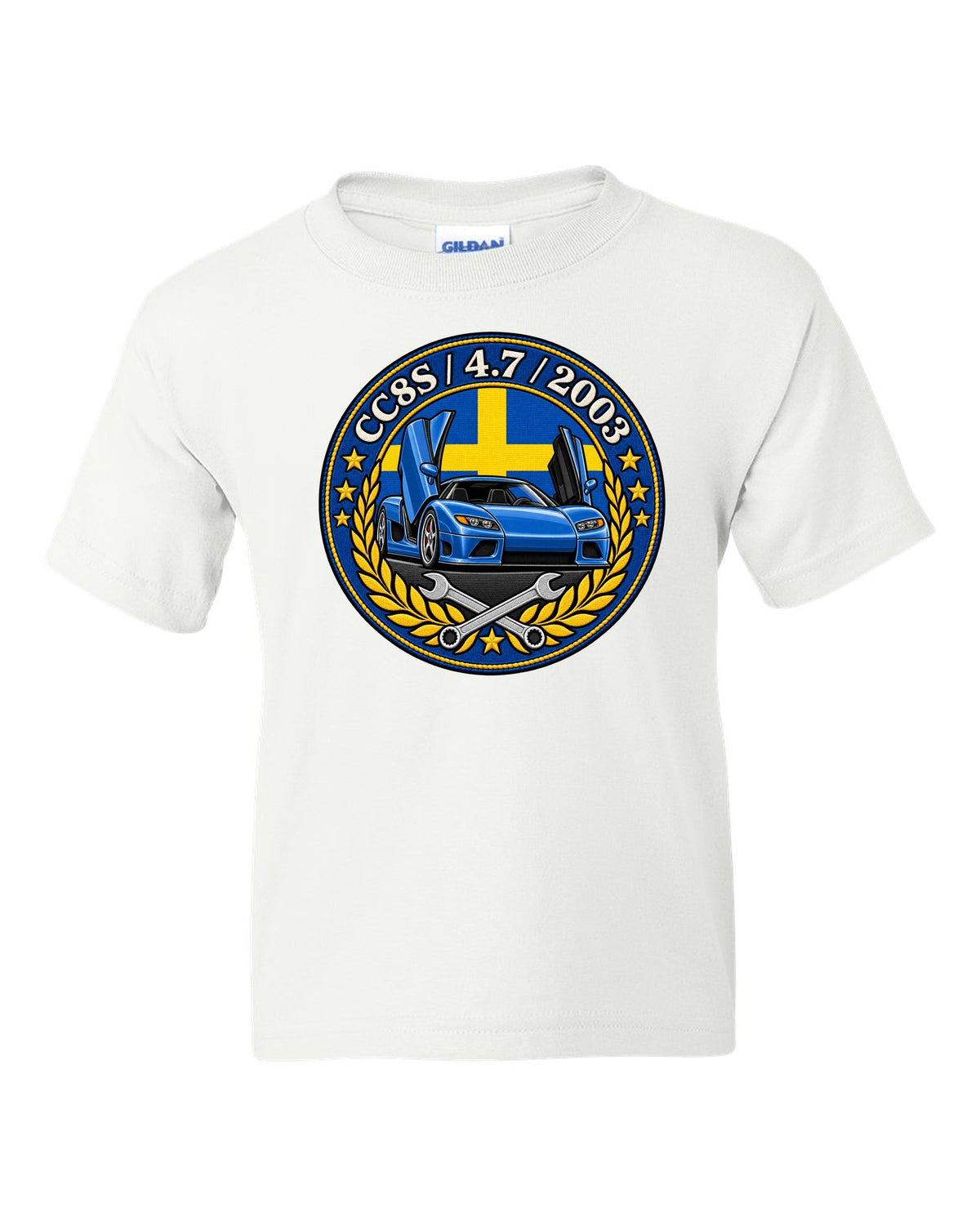 Varsity-style garage crest design for the Koenigsegg CC8S with CC8S 4.7 2003 lettering white kids tee front view with the design