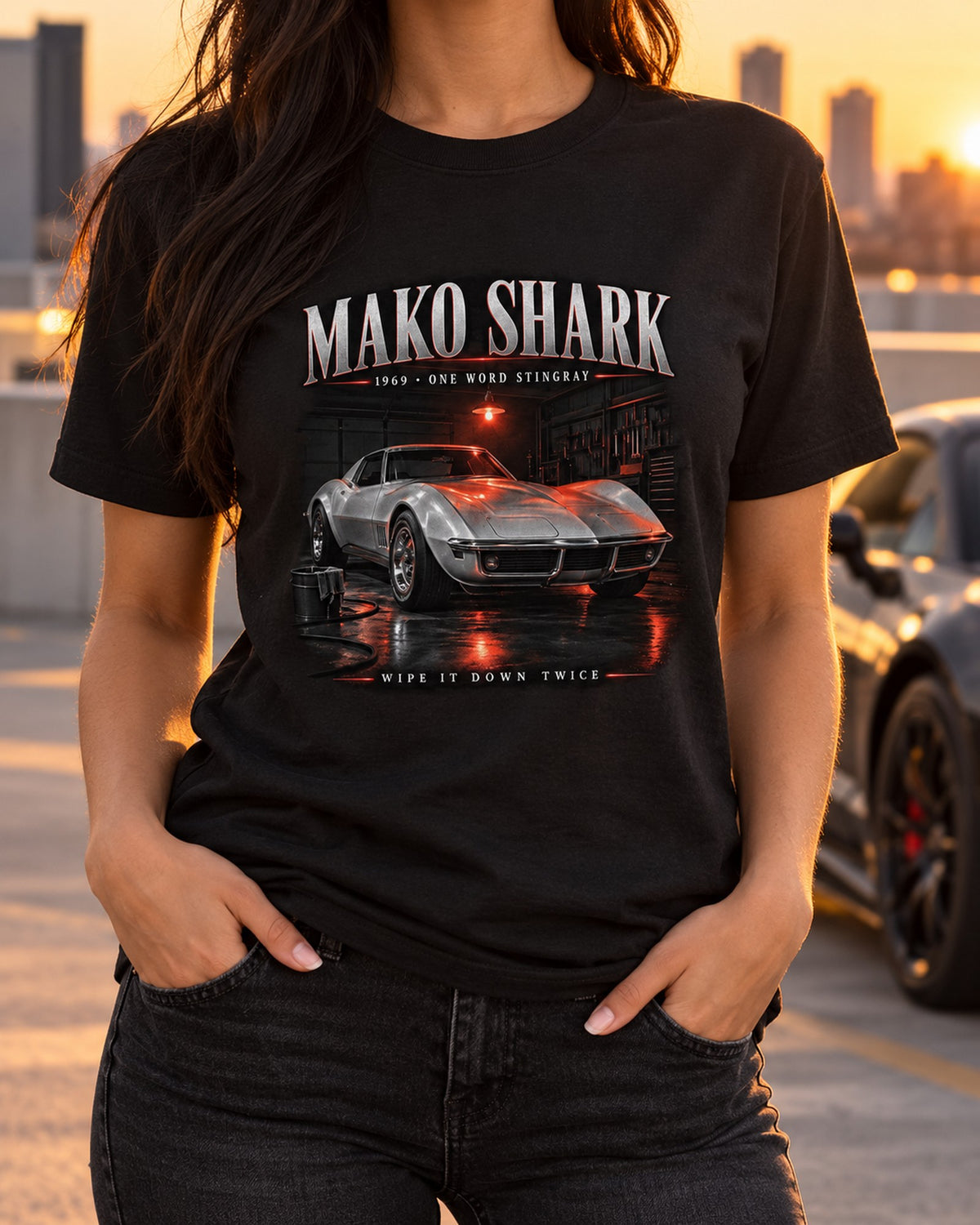 Corvette C3 Stingray 1969 Mako Shark Garage Night Shirt T-Shirt Black worn hero